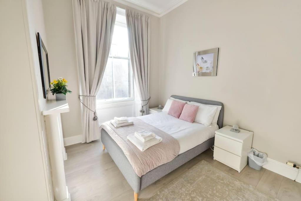 George IV Bridge - Superbly Located 3 Bedroom! Эдинбург Экстерьер фото