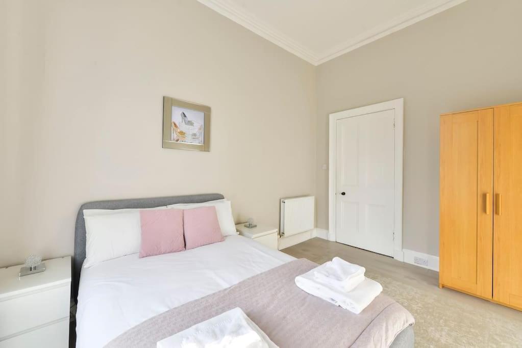 George IV Bridge - Superbly Located 3 Bedroom! Эдинбург Экстерьер фото