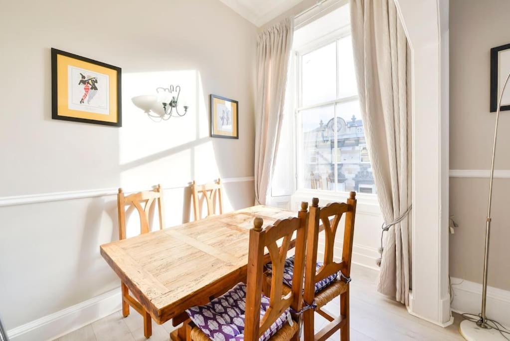 George IV Bridge - Superbly Located 3 Bedroom! Эдинбург Экстерьер фото